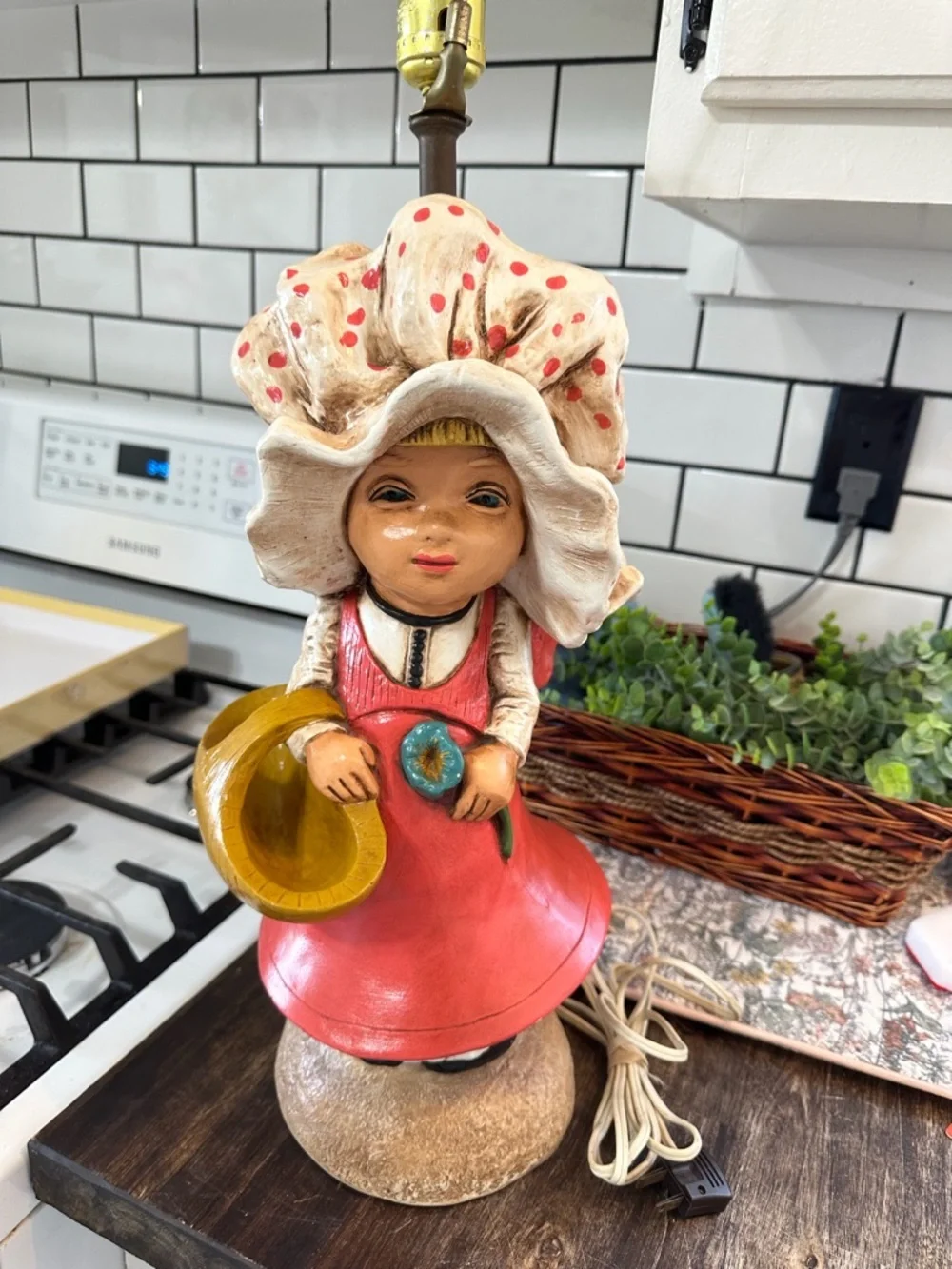 Vintage 1975 Ceramic Bonnet Girl table Lamp Holly Hobby Like Cottage Home Accent